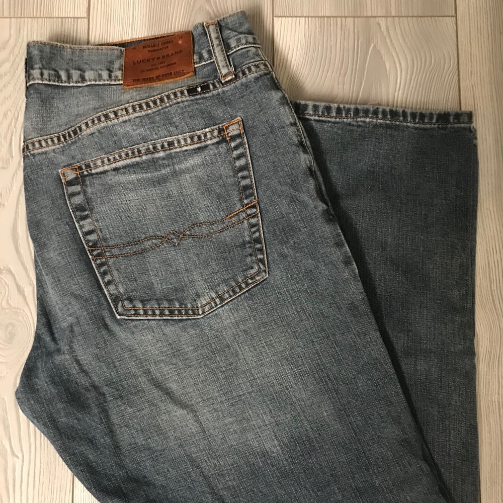 Mens Lucky Brand Jean 35x32 221 straight leg